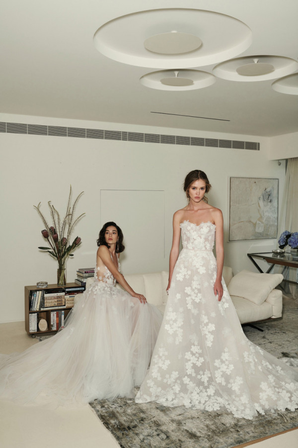 3D-цветы, невесомые ткани и съемные рукава в