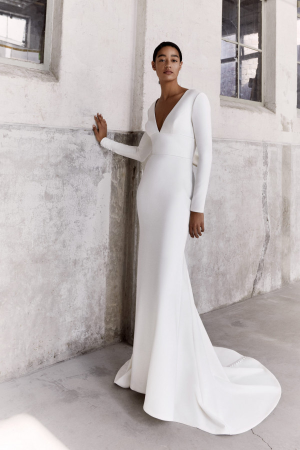 Классические силуэты и пышные детали в коллекции