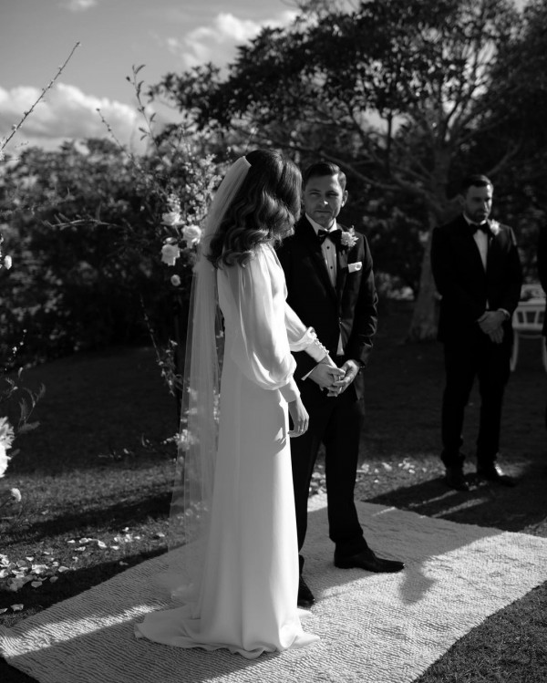 Надоели небрежные пучки? Выбирайте «волну» для свадебной