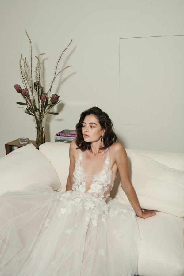 3D-цветы, невесомые ткани и съемные рукава в