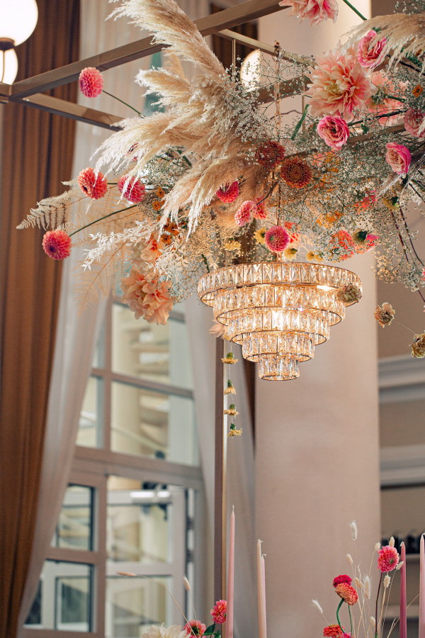 Свадьба с сухоцветами и декором в оттенке