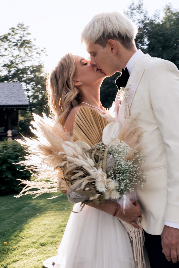 Смазанные свадебные снимки — тренд, а не