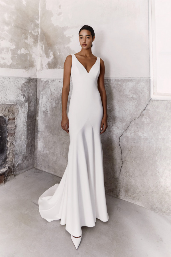 Классические силуэты и пышные детали в коллекции