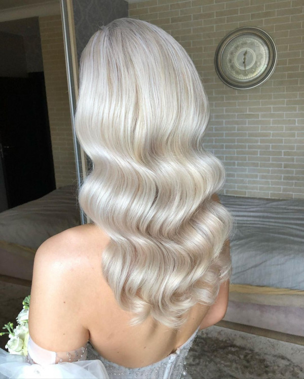 Надоели небрежные пучки? Выбирайте «волну» для свадебной