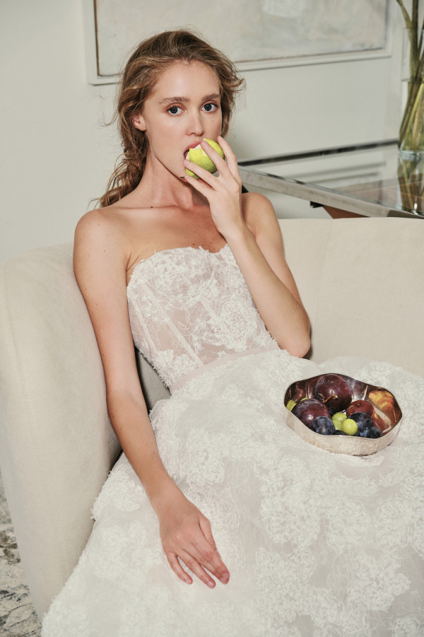 3D-цветы, невесомые ткани и съемные рукава в