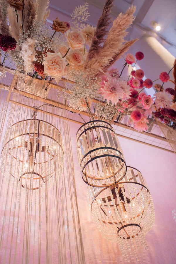 Свадьба с сухоцветами и декором в оттенке