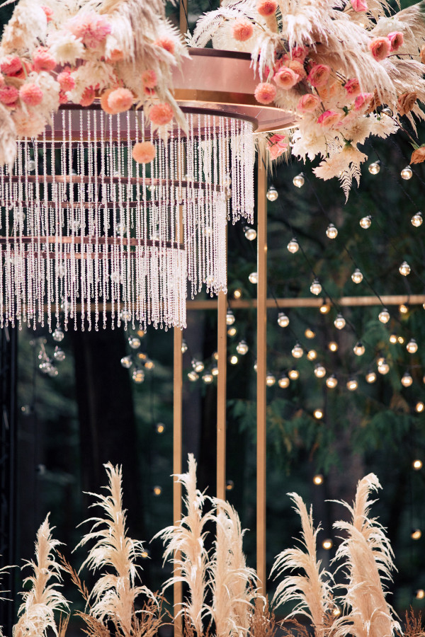 Свадьба с сухоцветами и декором в оттенке