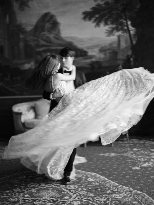 Смазанные свадебные снимки — тренд, а не