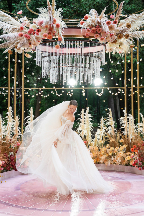 Свадьба с сухоцветами и декором в оттенке