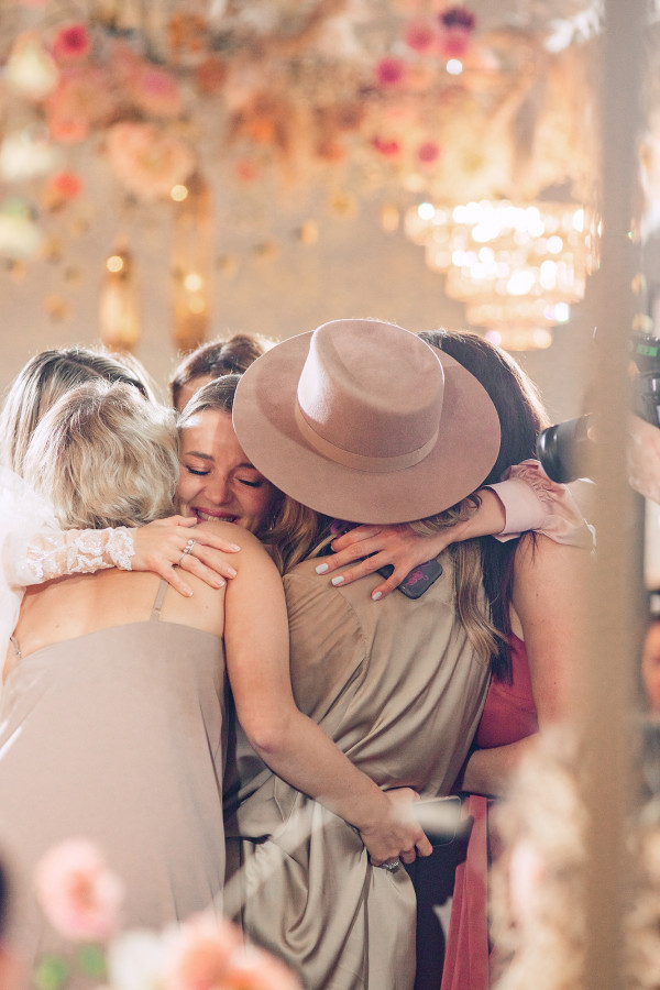 Свадьба с сухоцветами и декором в оттенке