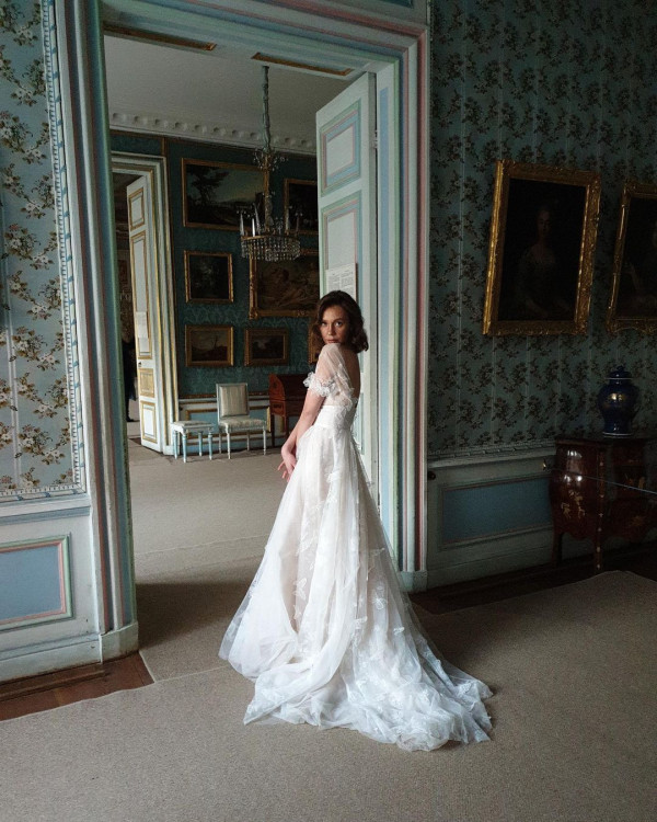 Надоели небрежные пучки? Выбирайте «волну» для свадебной