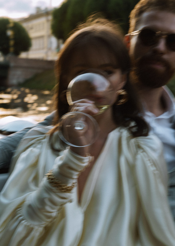 Смазанные свадебные снимки — тренд, а не