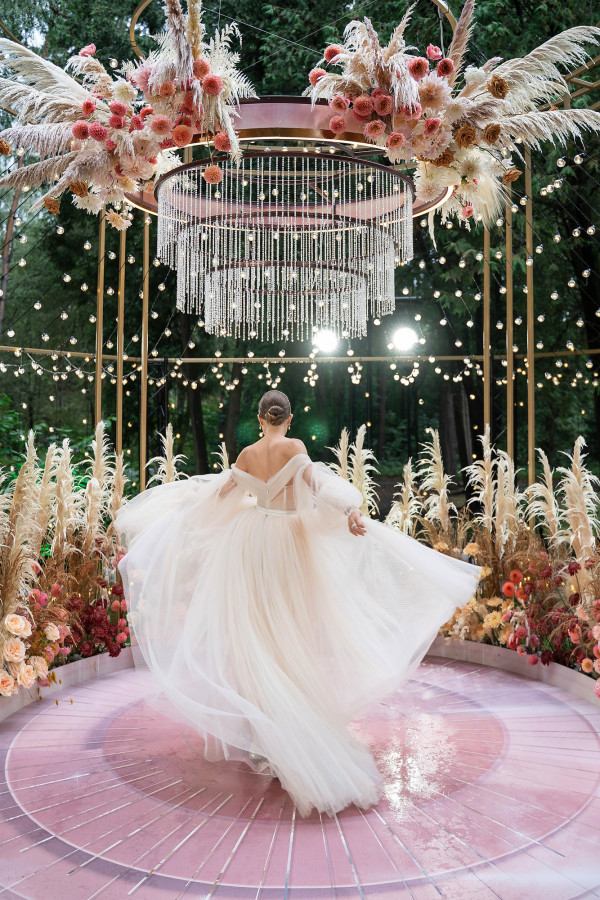 Свадьба с сухоцветами и декором в оттенке