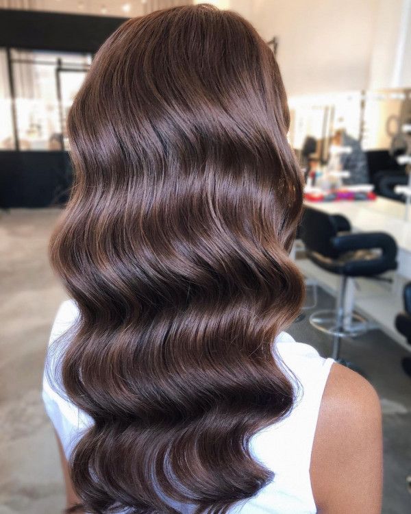 Надоели небрежные пучки? Выбирайте «волну» для свадебной