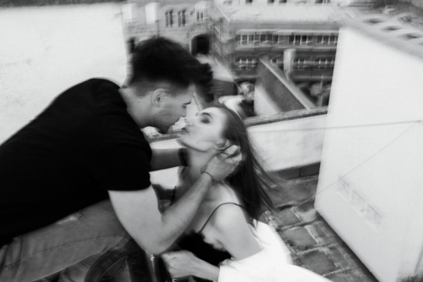 Смазанные свадебные снимки — тренд, а не