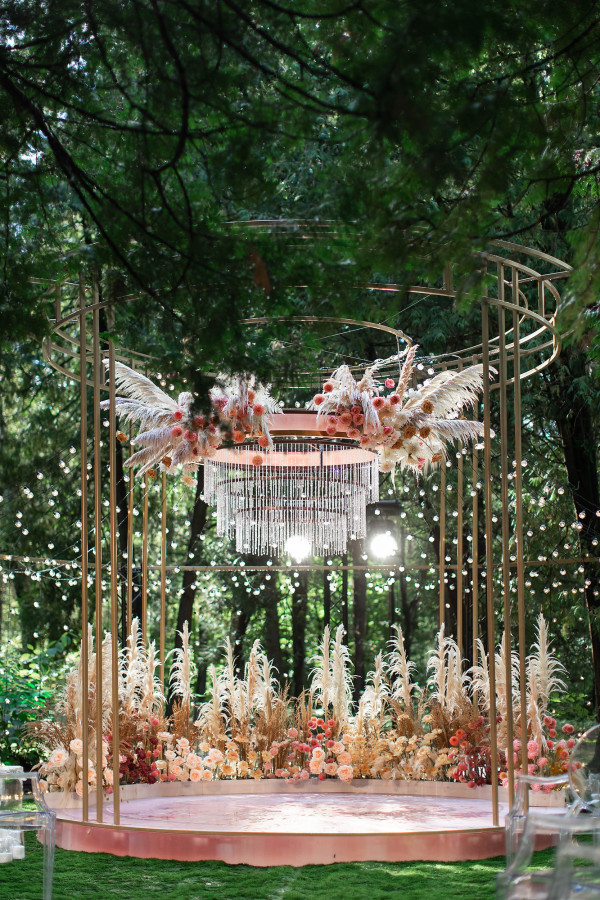 Свадьба с сухоцветами и декором в оттенке