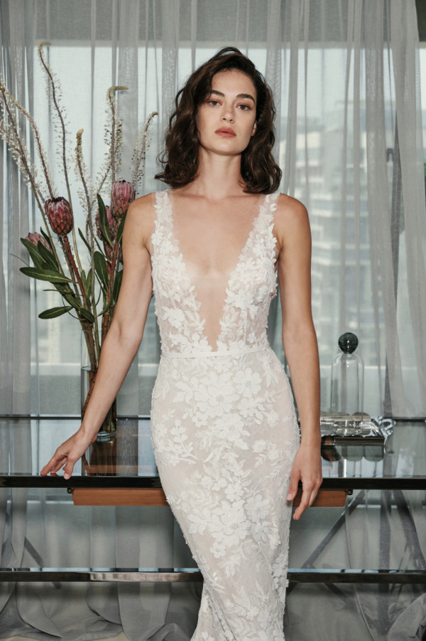 3D-цветы, невесомые ткани и съемные рукава в