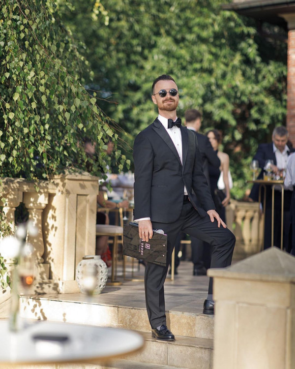 Ведущие Михаил Белянин