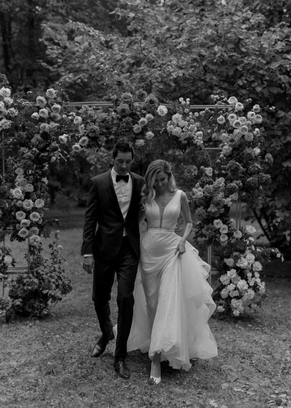 Лесная свадьба с ярким цветочным декором