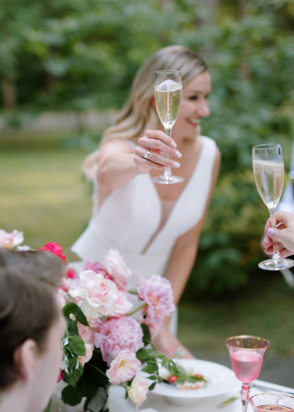 Лесная свадьба с ярким цветочным декором