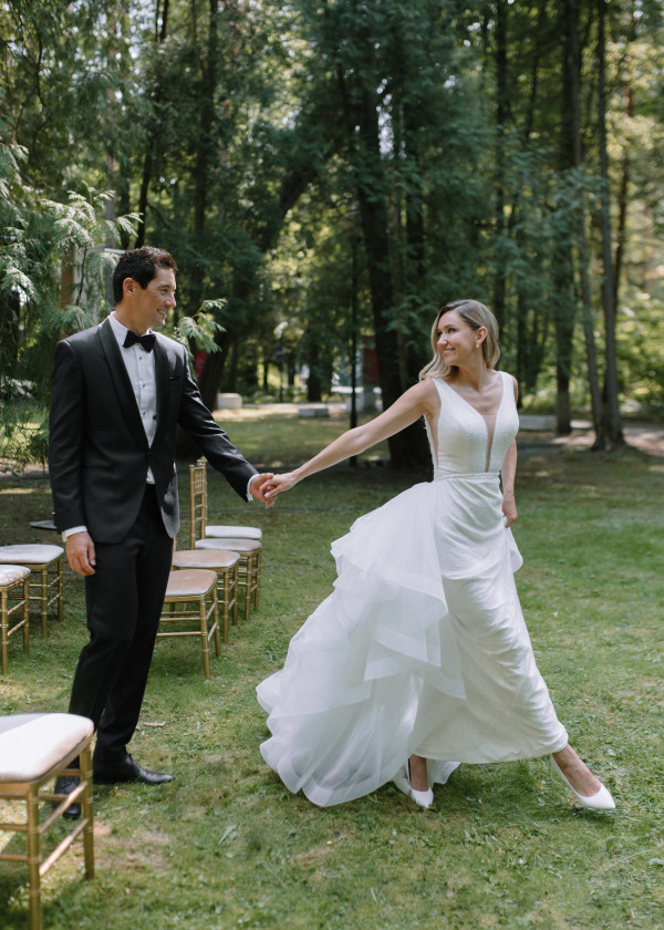 Лесная свадьба с ярким цветочным декором