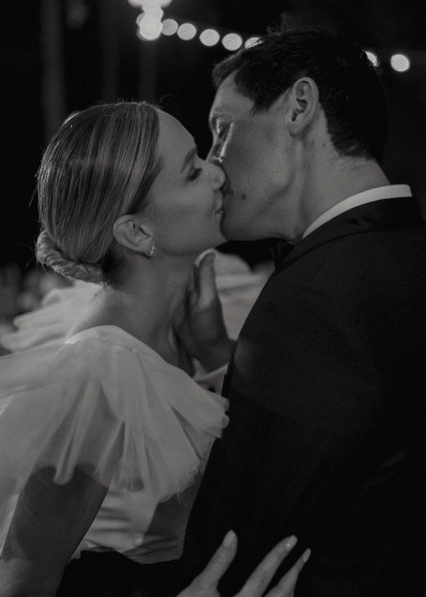 Лесная свадьба с ярким цветочным декором