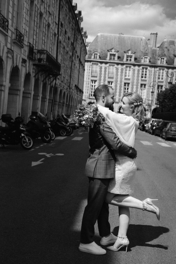 Париж, желтый микроавтобус и романтичная съемка для