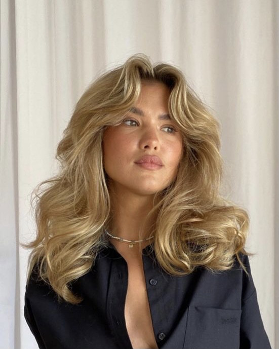 Трендовые прически, которые визуально корректируют лицо