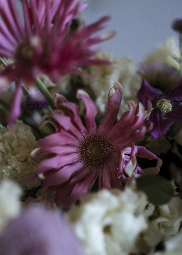 Нежная свадебная съемка с яркими акцентами