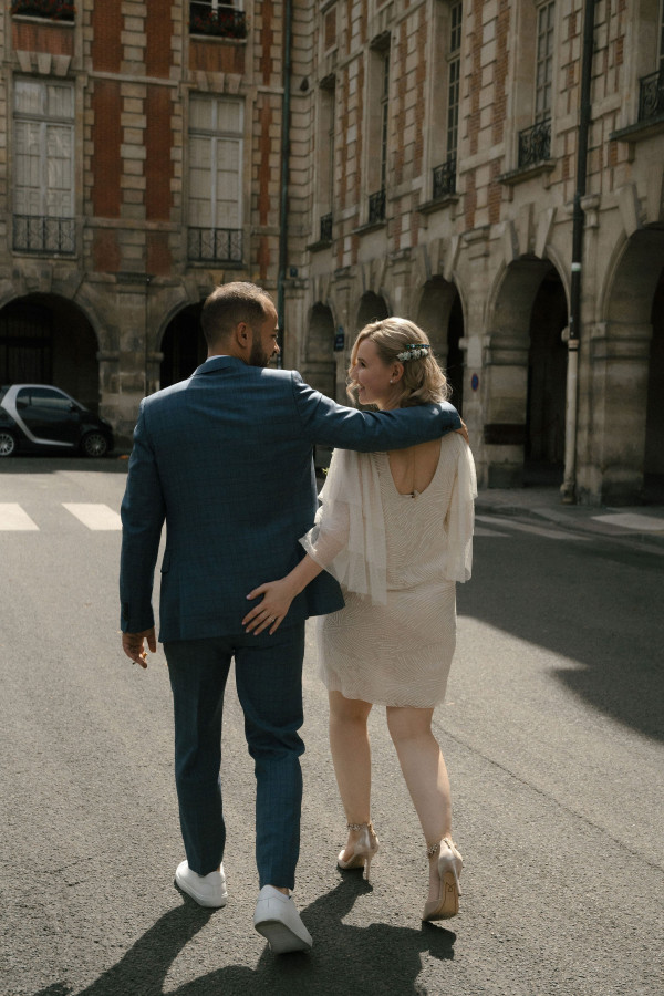 Париж, желтый микроавтобус и романтичная съемка для