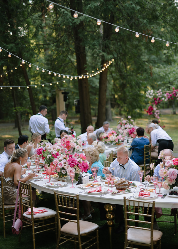 Лесная свадьба с ярким цветочным декором