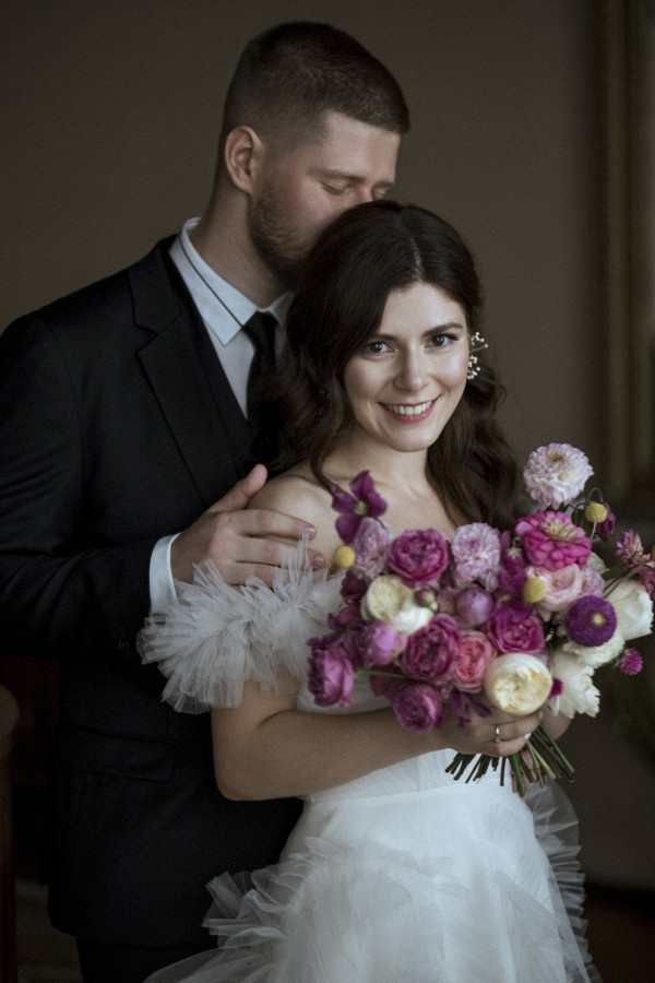 Нежная свадебная съемка с яркими акцентами