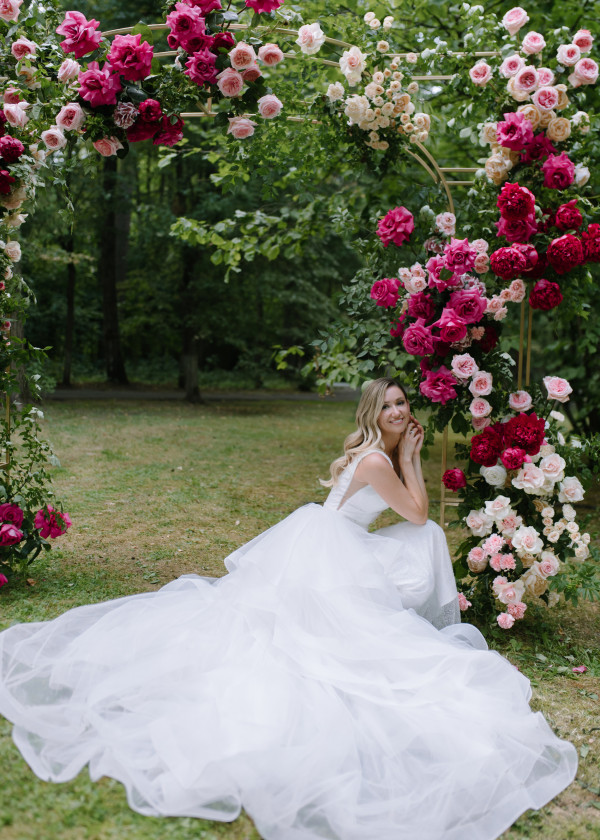 Лесная свадьба с ярким цветочным декором