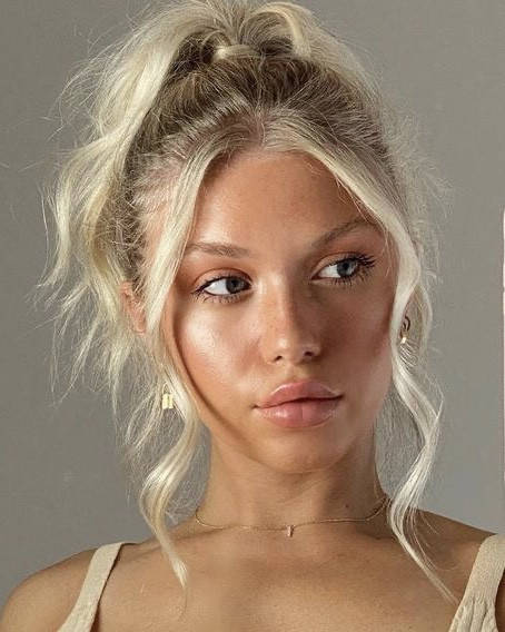 Трендовые прически, которые визуально корректируют лицо