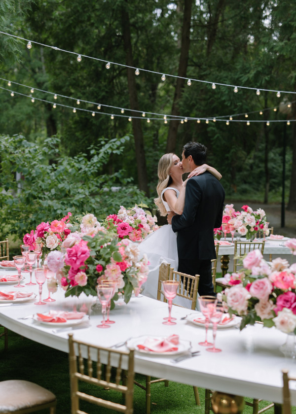 Лесная свадьба с ярким цветочным декором