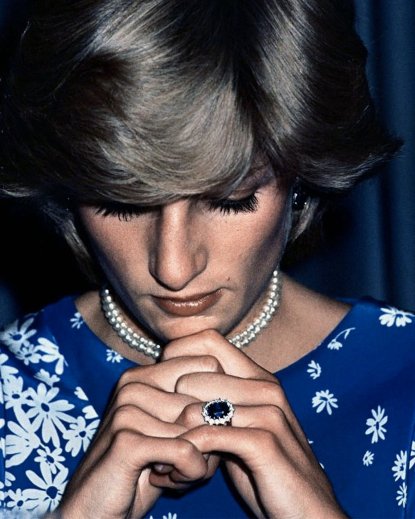 Помолвочное кольцо с овальной огранкой — тренд,