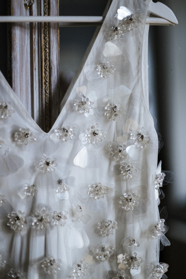 Нежная свадебная съемка с яркими акцентами