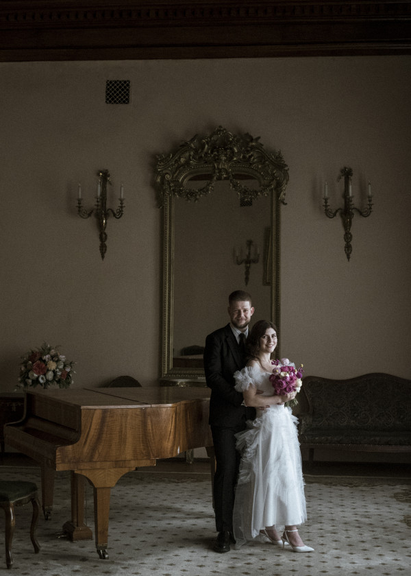 Нежная свадебная съемка с яркими акцентами