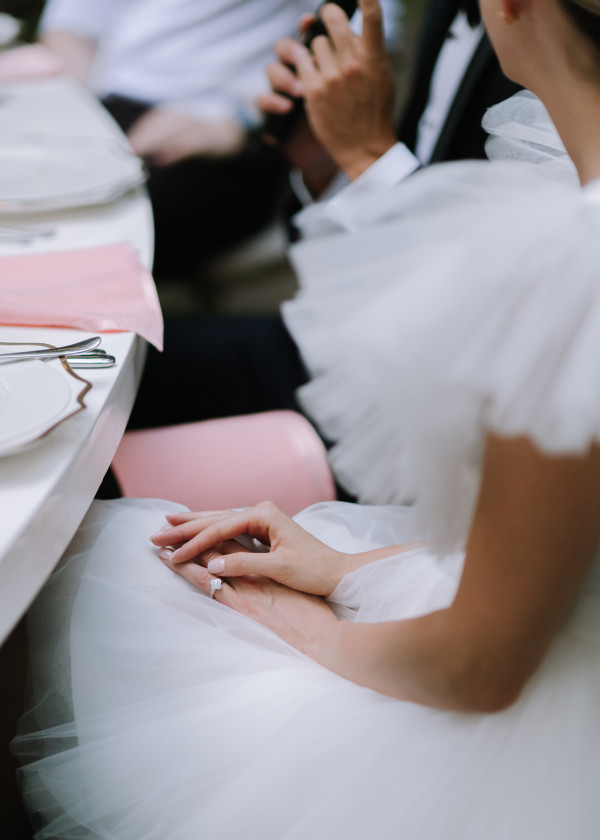 Лесная свадьба с ярким цветочным декором