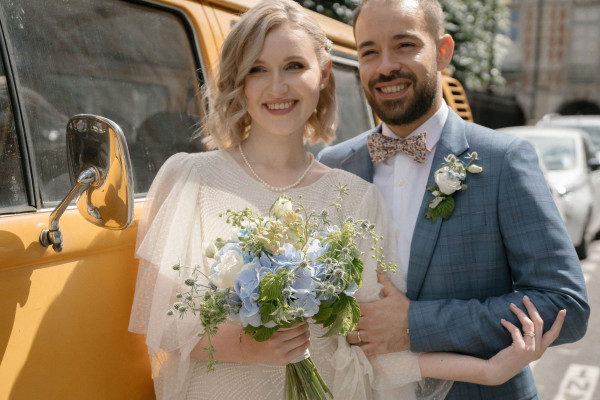 Париж, желтый микроавтобус и романтичная съемка для