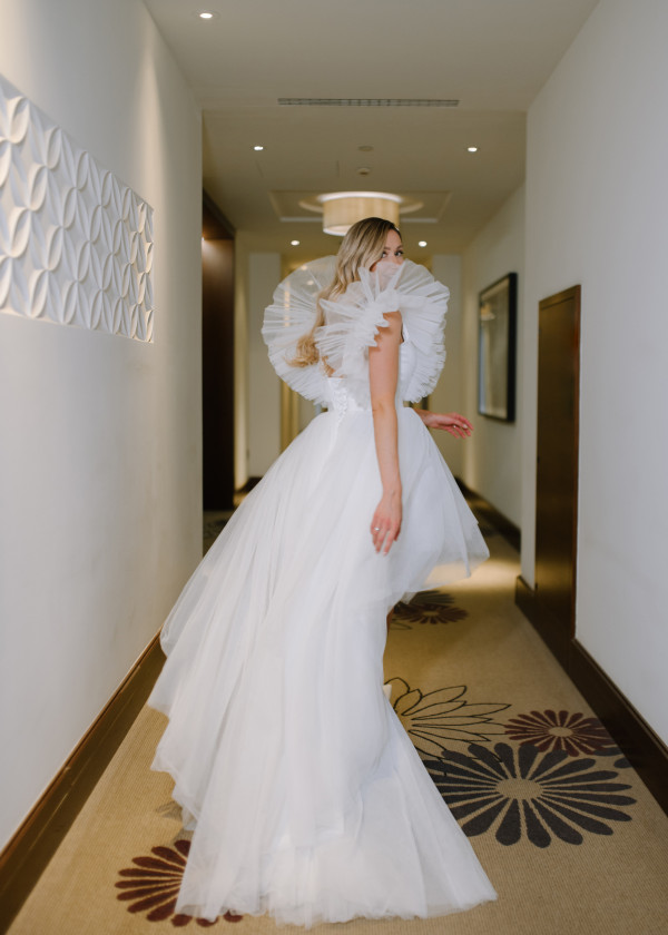 Лесная свадьба с ярким цветочным декором