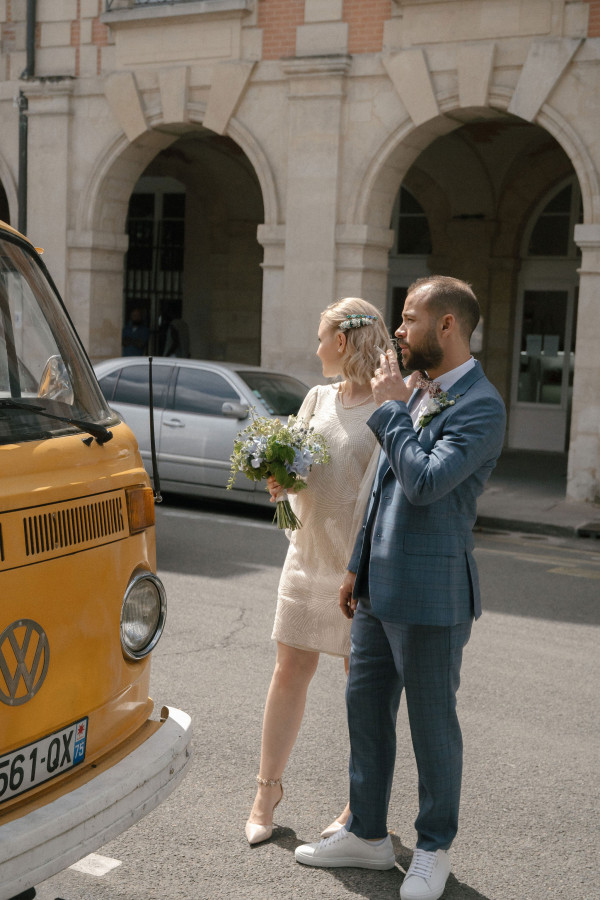 Париж, желтый микроавтобус и романтичная съемка для