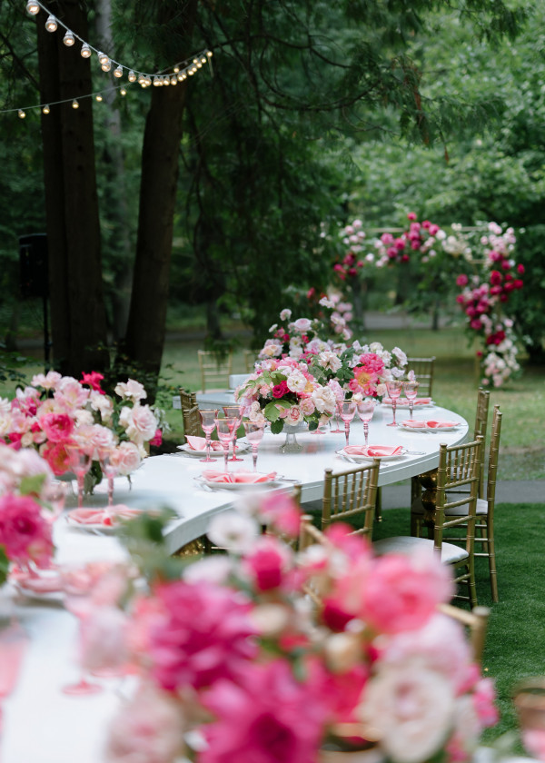 Лесная свадьба с ярким цветочным декором