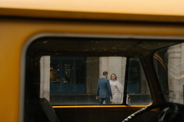 Париж, желтый микроавтобус и романтичная съемка для