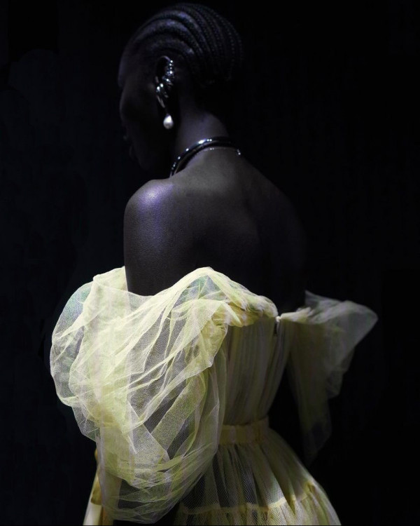 Платье невесты: трендовые цвета 2022 года