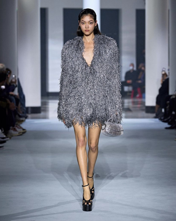 Платье невесты: трендовые цвета 2022 года