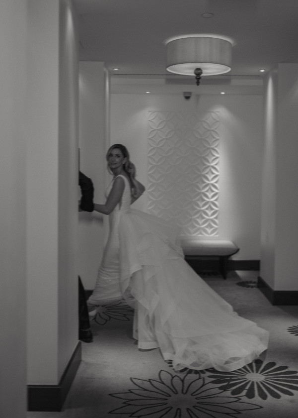 Лесная свадьба с ярким цветочным декором