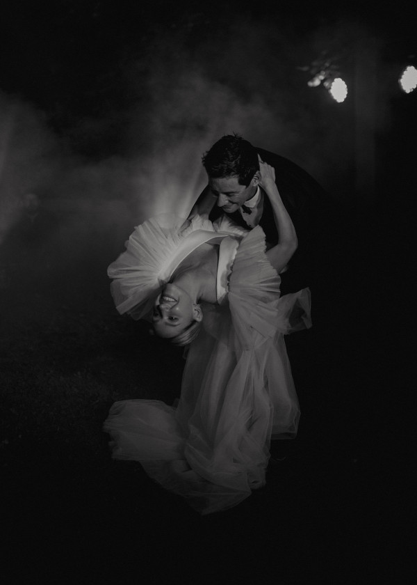 Лесная свадьба с ярким цветочным декором