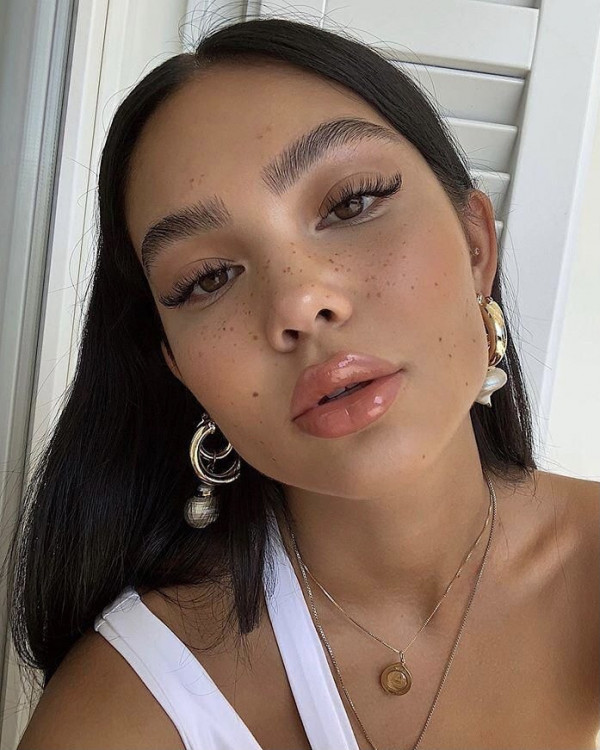 Наращивание ресниц и ламинирование в макияже невесты: