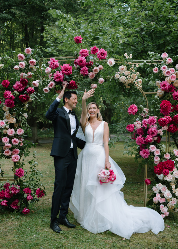 Лесная свадьба с ярким цветочным декором